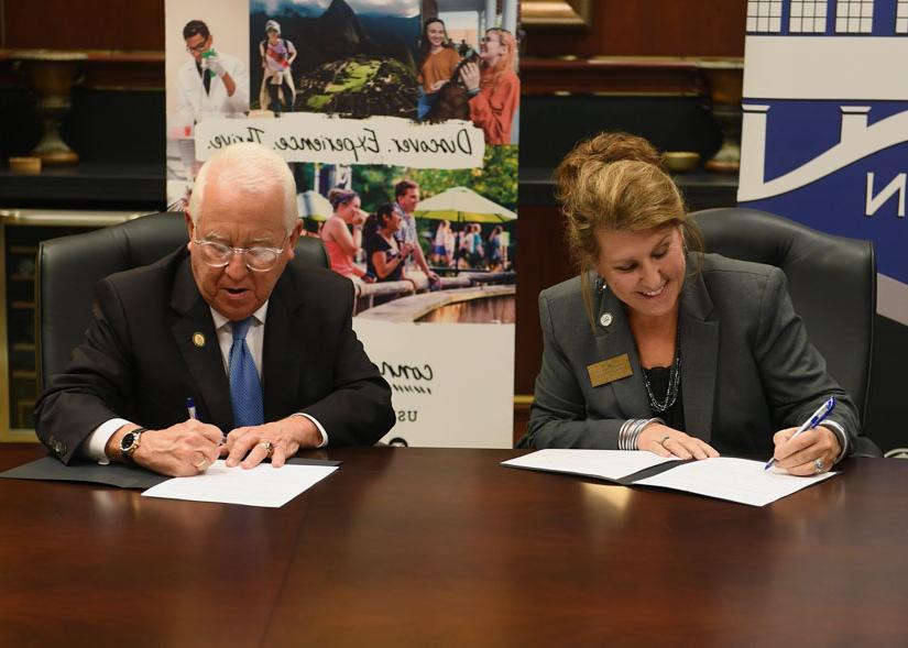 Copiah-Lincoln Community College President Dr. Jane Hulon Sims, left, and University of Southern Mississippi President Dr. Joe Paul sign the MOU. (Photo by Kelly Dunn, USM Photo Services)